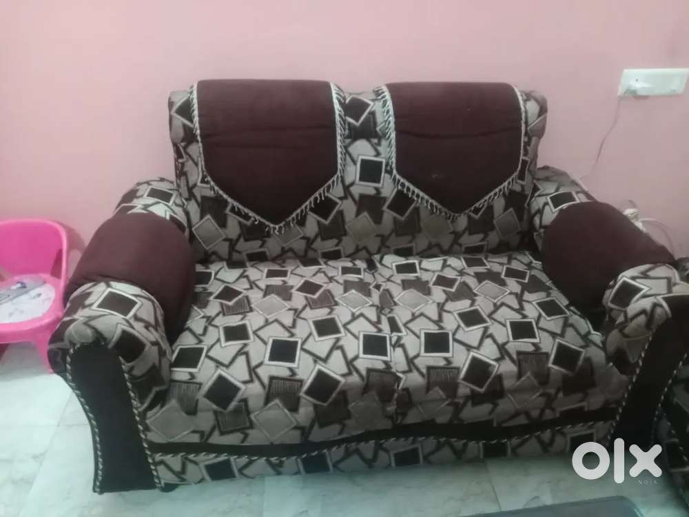 5 seats sofa + table