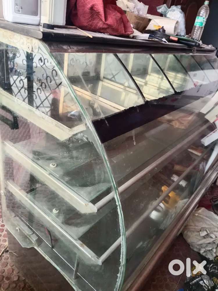 Bakery display counter