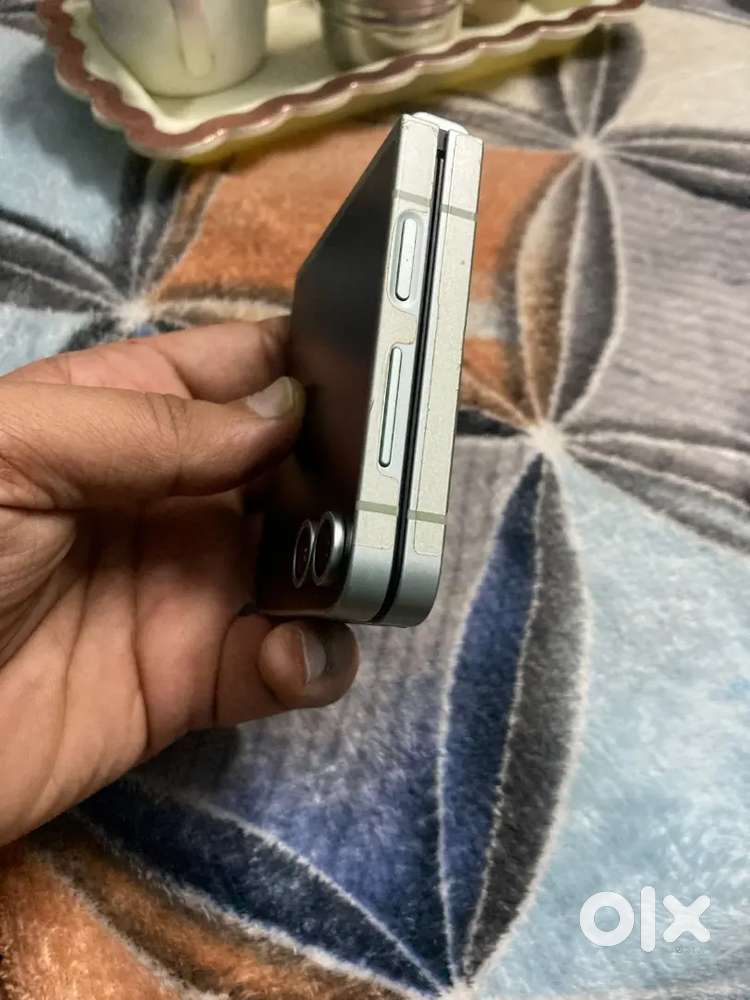 Samsung flip6 green colour