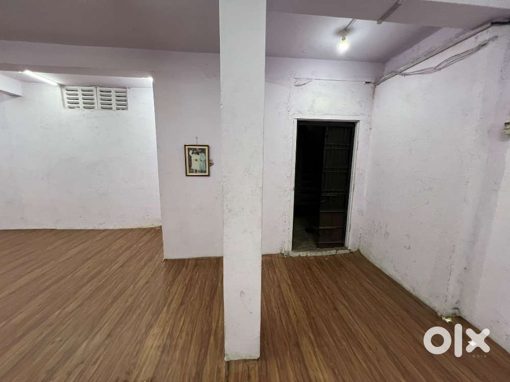 Best Godown for rent in Surat. Moti Talkies