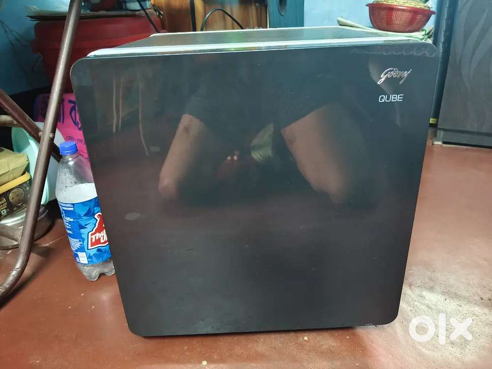 Godrej 30L Single Door Refrigerator (Black)