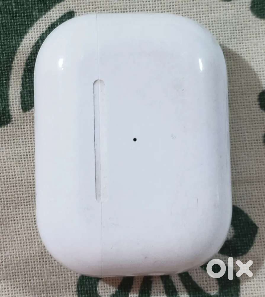 Apple ear pods 1st generation & Boat bluetooth