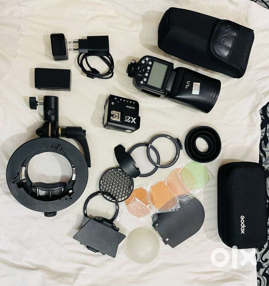 Godox V1-S Round Head Camera Flash + X2T-S TTL Wireless Flash Trigger