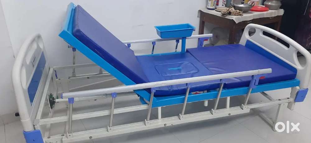 Commode bed bath potty facility toilet bed hospital patient bedridden.