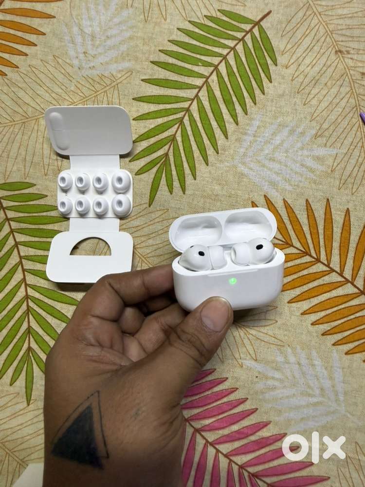 12 hrs old Airpods pro 3