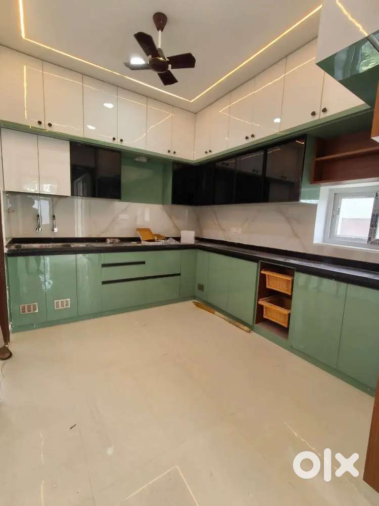 Urgent sell 4BHK FLAT FOR SALE 2100sft 75 lakhs suncity  vishwas Nagar