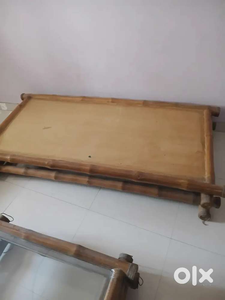 Diwan set with center table and side table (2 gadda free)
