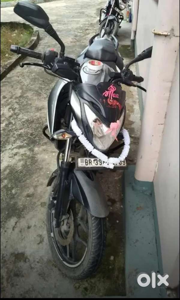 One hand use bajaj pulsar 125NS