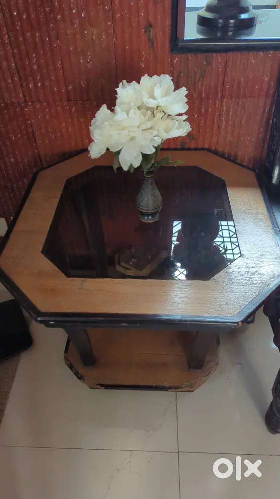 Corner or centre table