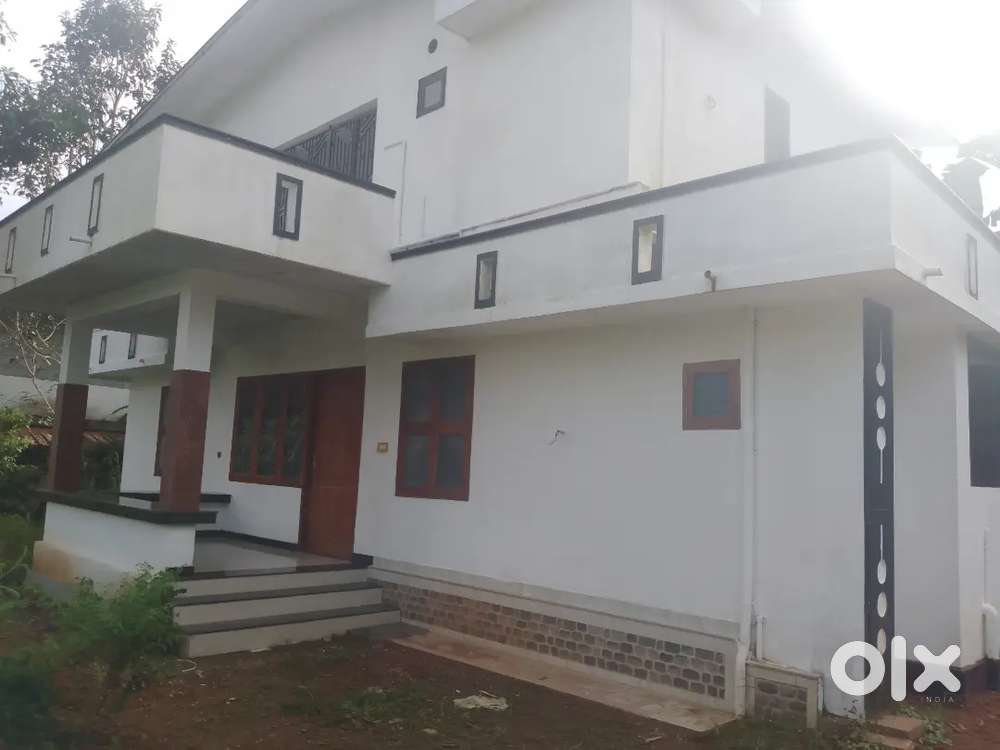 Main road 10miter insaid 18 cent sthalam veede