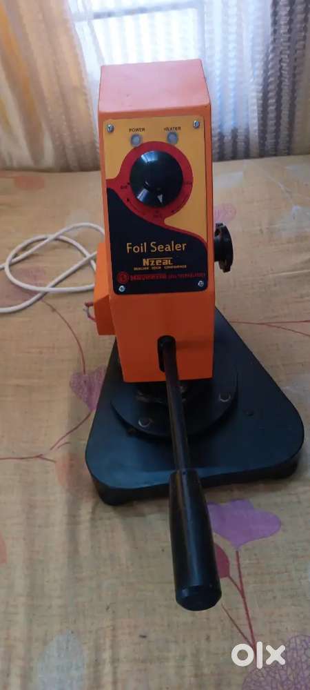 Foil sealer machine