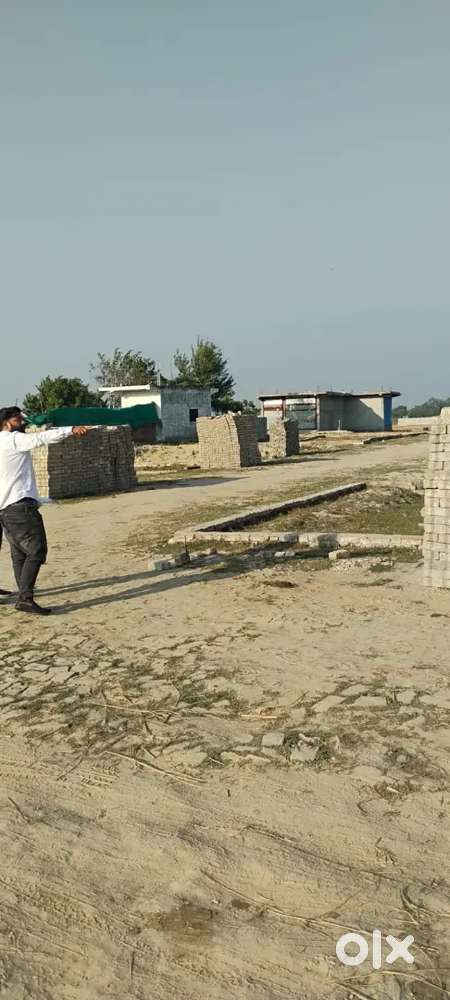 Lucknow me plot tunt makaan bana ke rahne yoagy