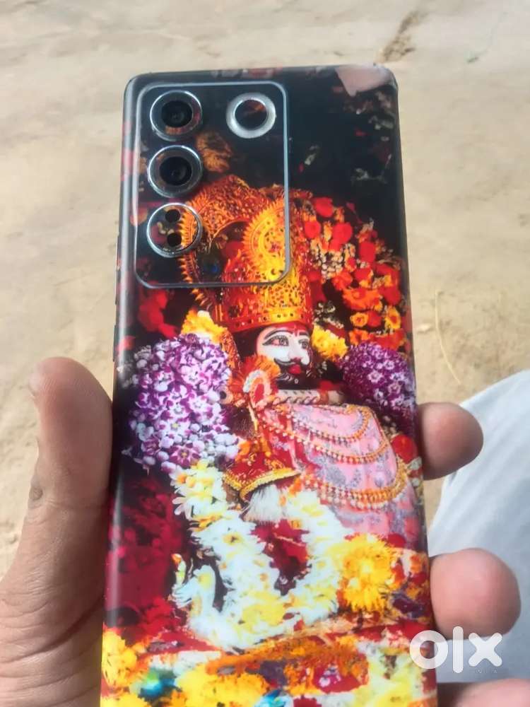 Vivo v27 8,128 curve display