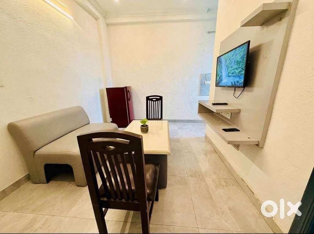 Fully furnished PG for boys and girls for Rent in Saket near Metro.