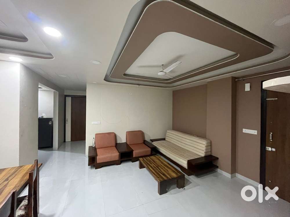 3 bhk furnished flat 1 room vacant only for working girls