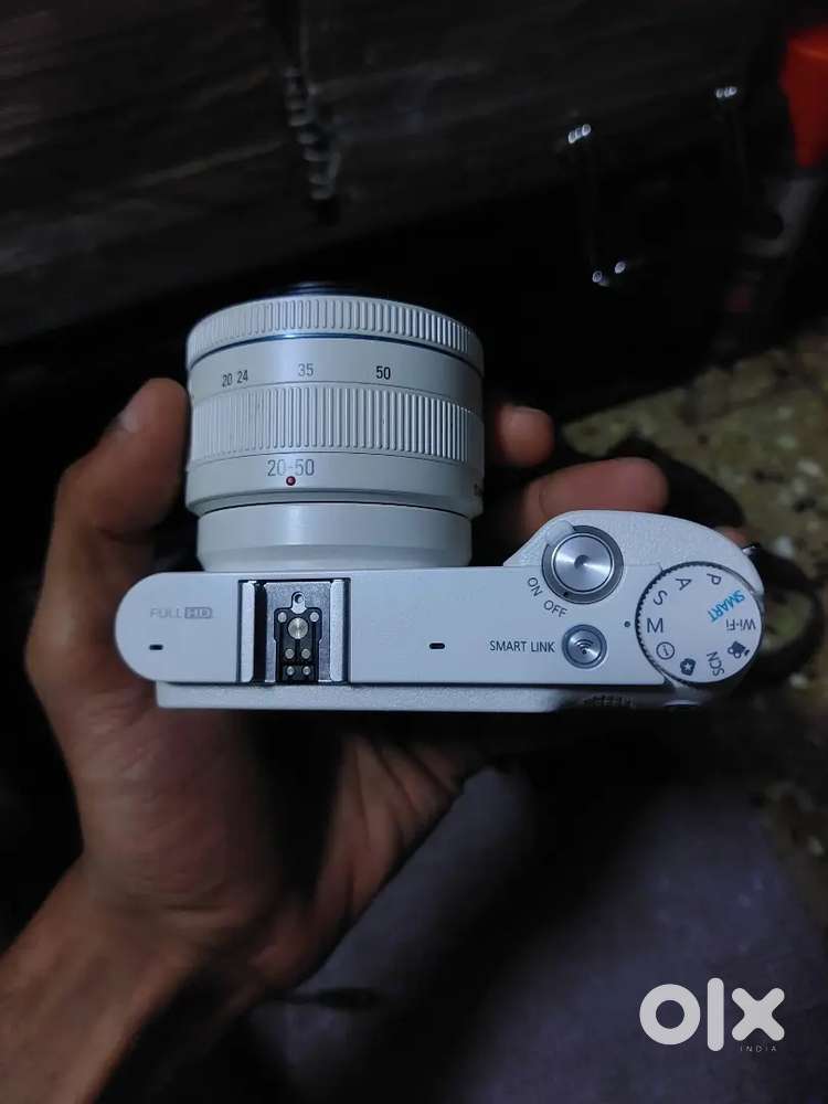 Samsung NX1000 Camera - As Is