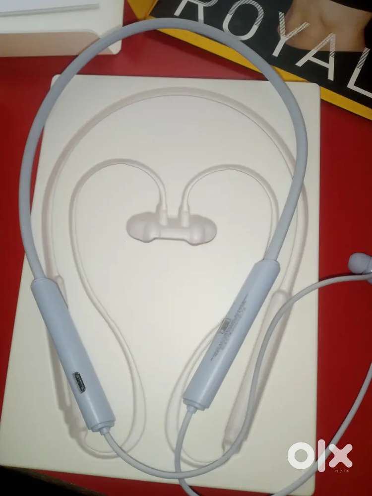 Realme nackband new hai