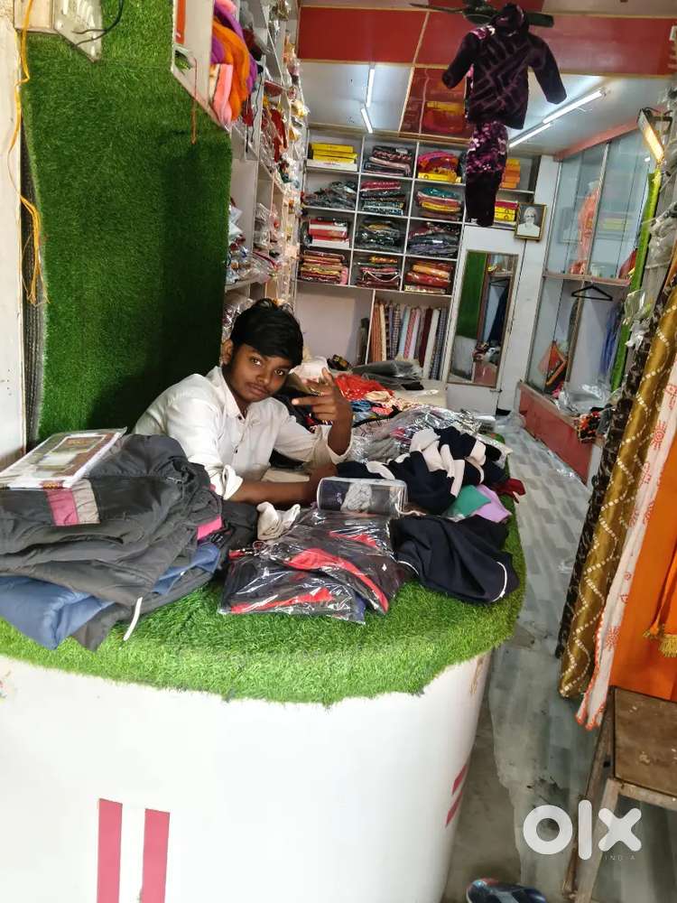 Dukan bech rahe hai ekdam perfact jagah hai best location message fast