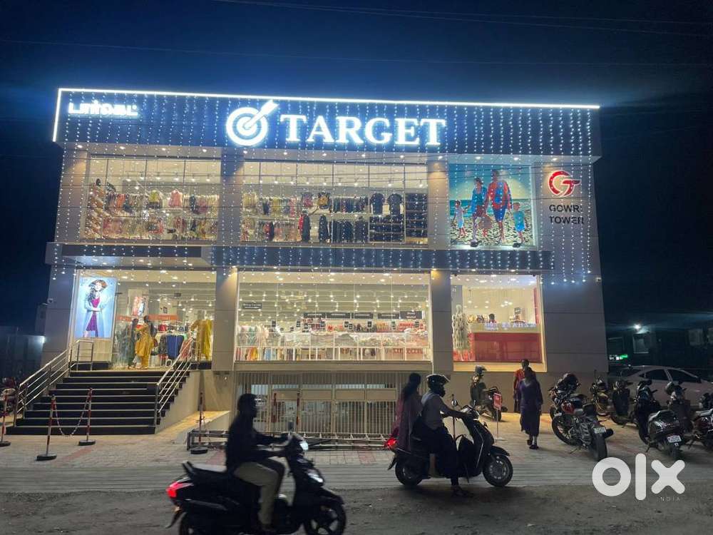 Store Manager - Male