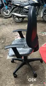 4nos chair available brand new