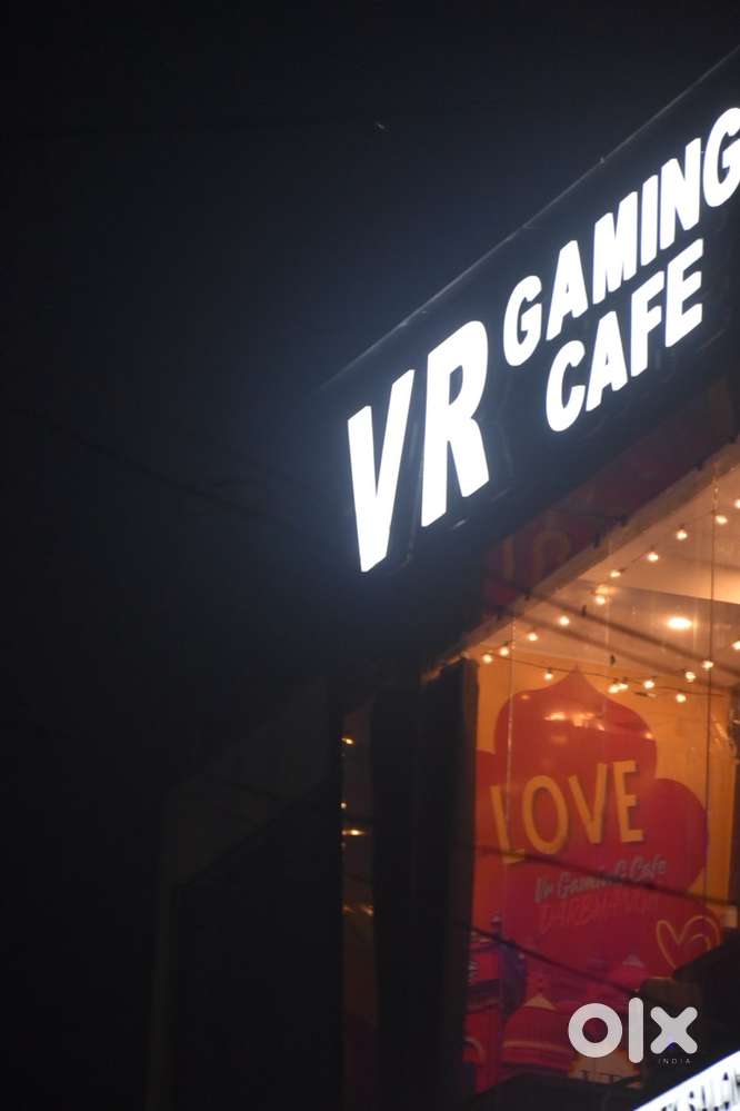 Waiter in vr gaming cafe