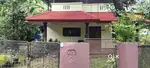 Aluva kadungalloor tar road frondage 8 cent old house