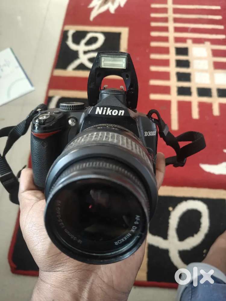 nikon D3000 DSLR for sell