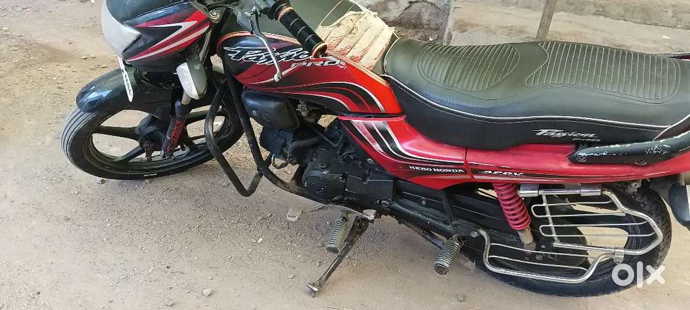 2010 ka model hai ba slo or chalo ekdam tait bike hai