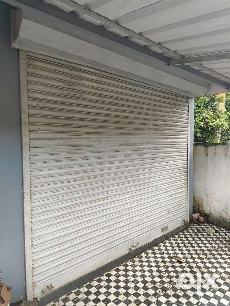 Rolling Shutter 10x10 used 10 years used no complaint
