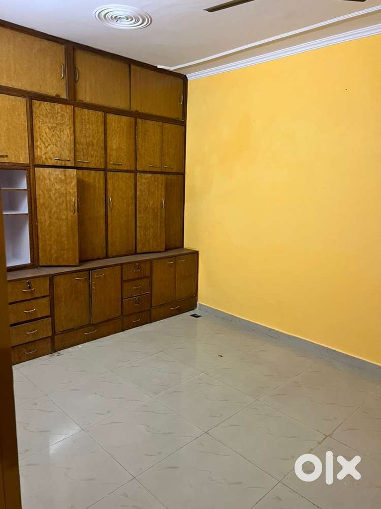 2 bhk Indipendent floor rent for batchlers or family in gomtinagar lko