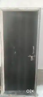खिडकी और गेट