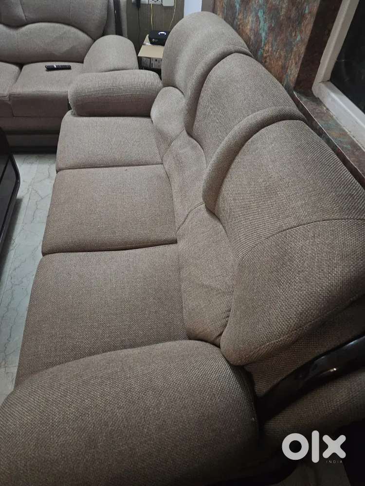 3+2 Sofa seater (very good shape)