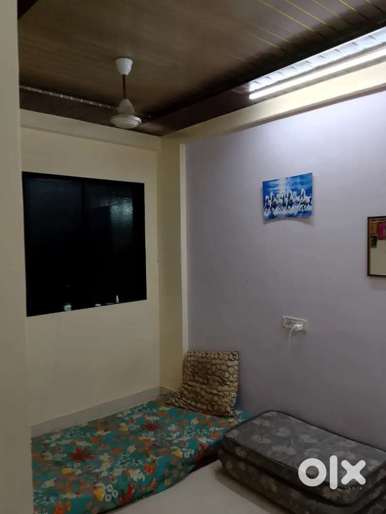 Need pg for my 1bhk in versova Village