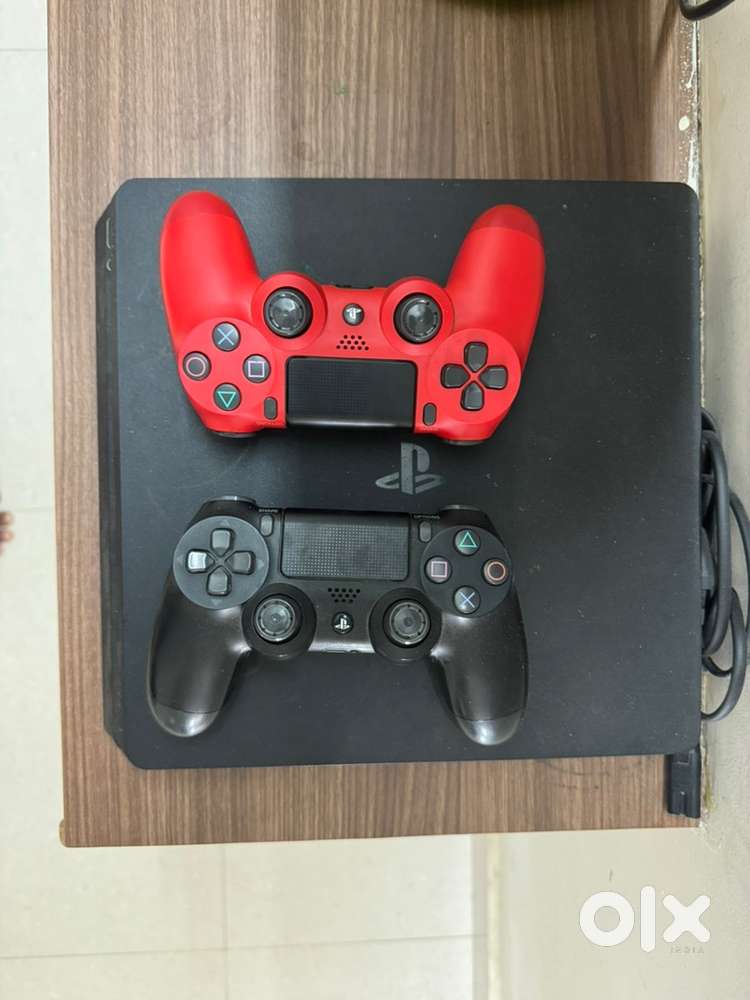 Ps4 slim 1tb with two controller