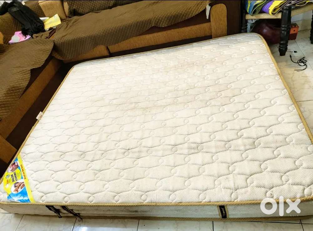 SPRING MATTRESS QUEEN SIZE 5 feet wide and new