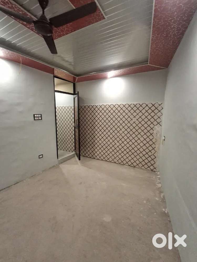 Rooms , shops and Hall for commercial use