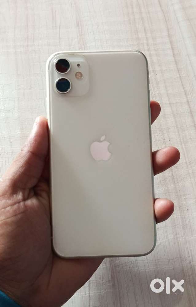 IPHONE 11 64gb NO SCATCHES ALL ORIGINAL not opened