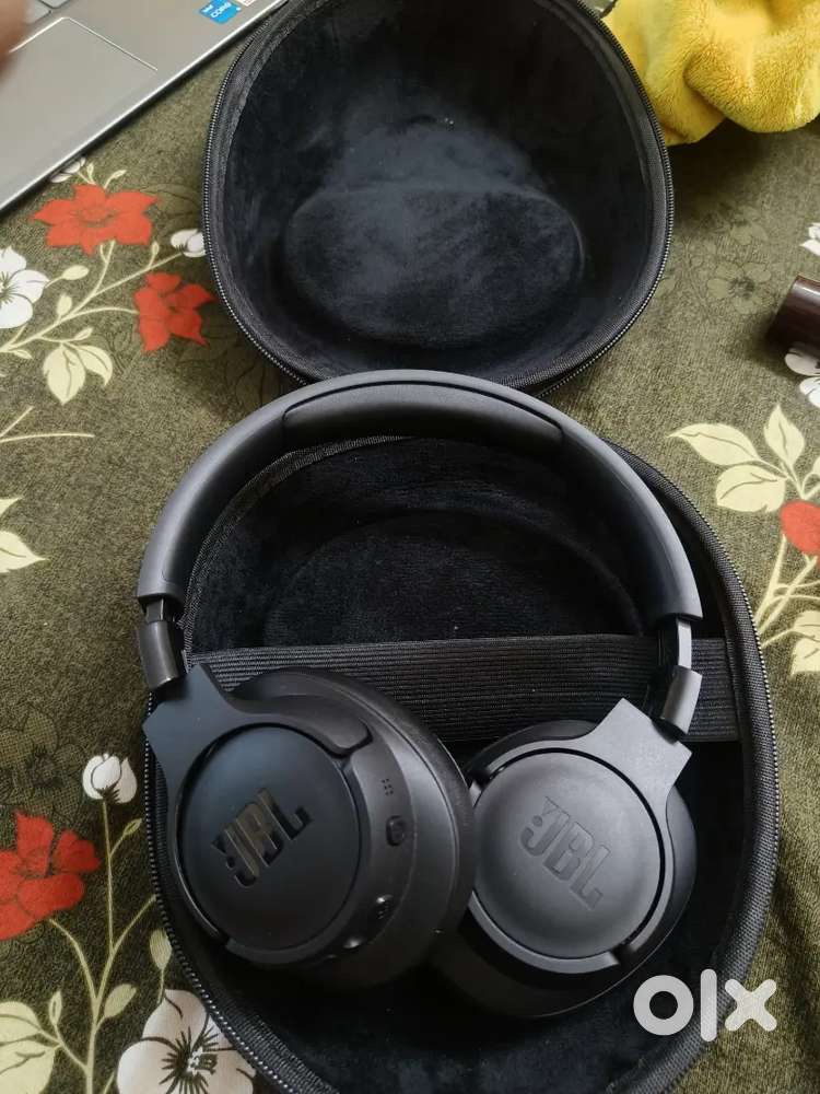 JBL 770NC Over the ear headphones