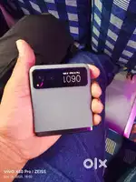 Motorola raza 40  folding phone