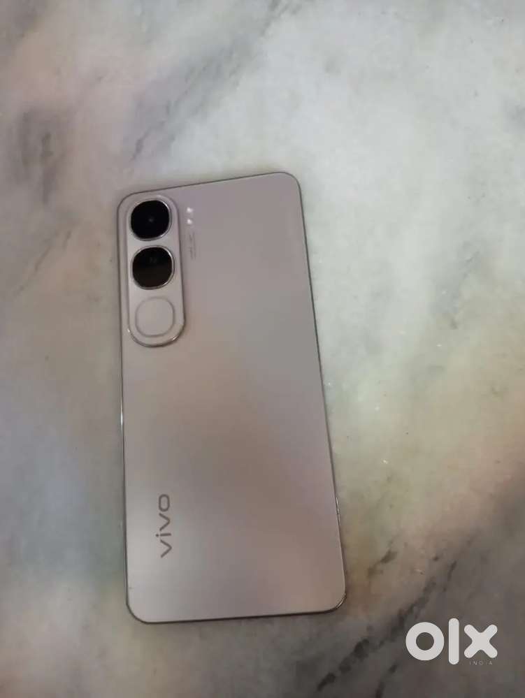 Vivo y300 bil box available and 2 se 3 months ki warranty baki hai