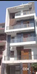 3 Bds - 3 Ba - 1400 ft2 only 5yrs old builder floor wid lift & parking
