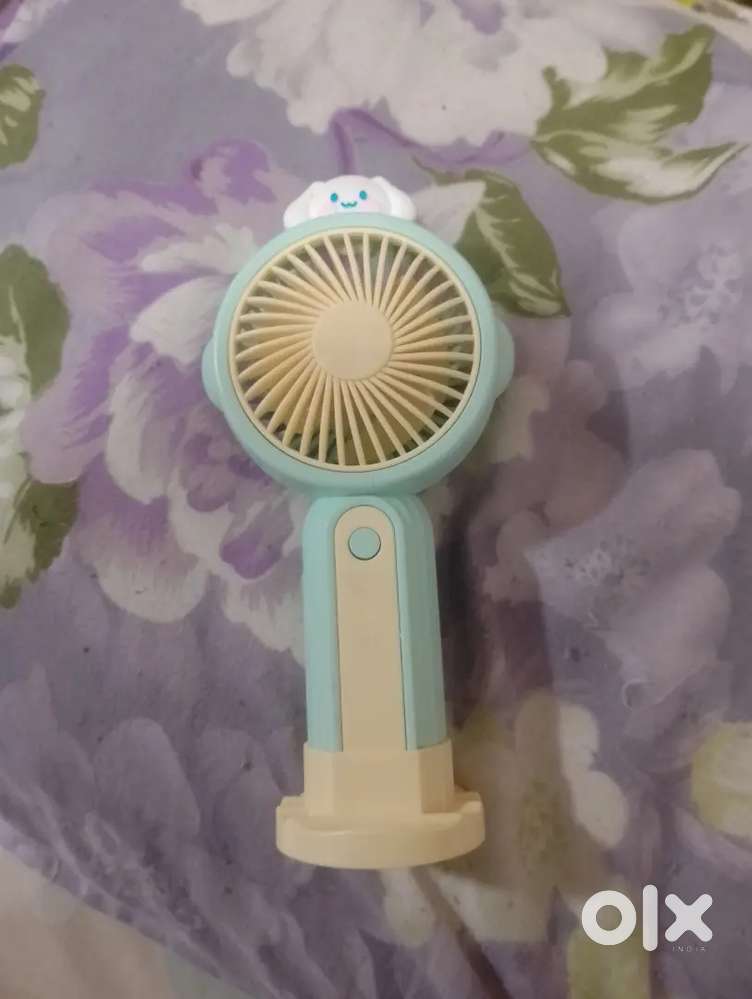 Automatic hand fan