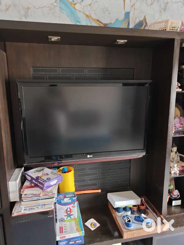 LG Tv with woofer and speaker