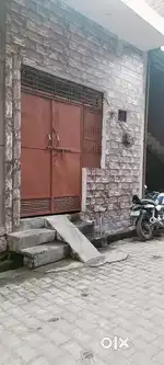 on road pr he makan arjent hai bohot selling kr rahe hai