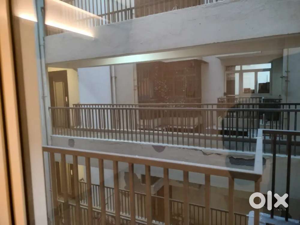 Wave city executive floor achi society hai or security be best hai