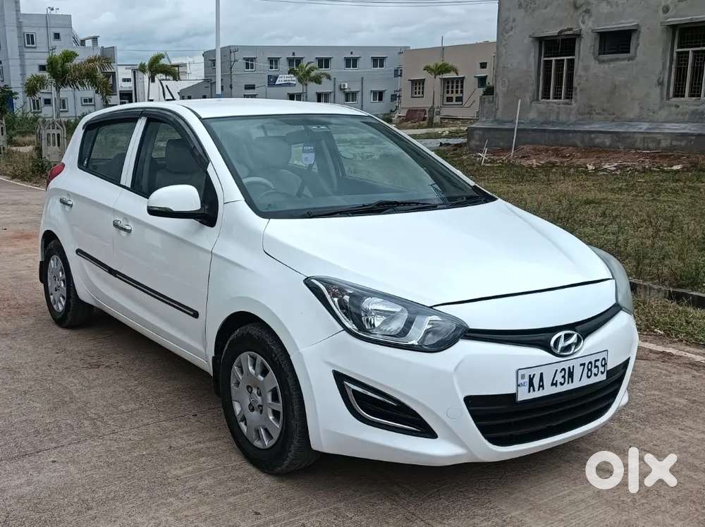 Hyundai i20 2012 CNG & Hybrids 80000 Km Driven
