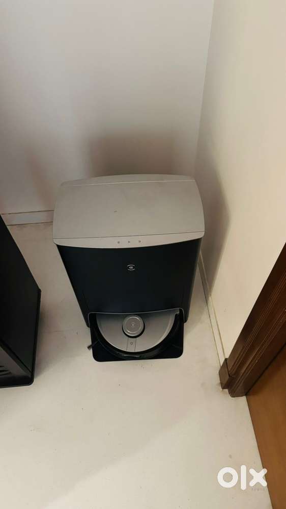 Robotic vacuum cleaner