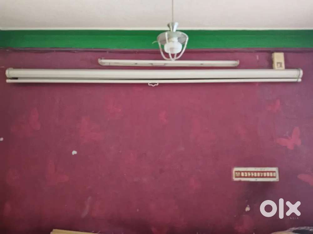 Projector screen pull down