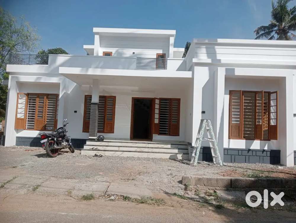 തൃശ്ശൂർ കല്ലൂർ 7 സെറ്റിൽ പുതിയ വീട് വില്പനയ്ക്ക്