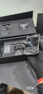 Blackberry porsche 9983